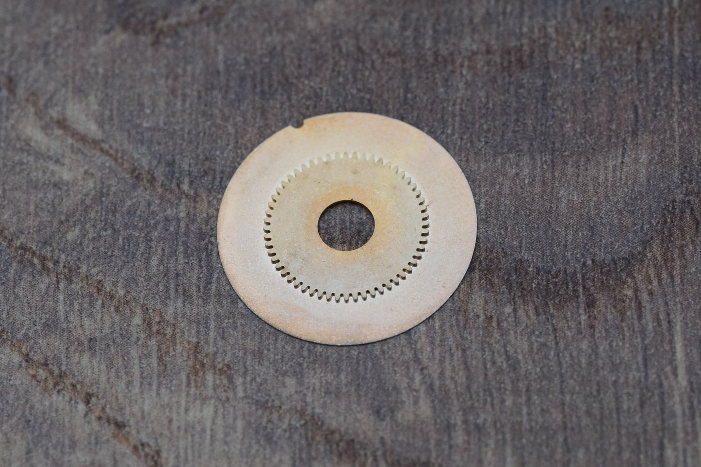 Omega cal 1310 part 9067 day indicator (FR)