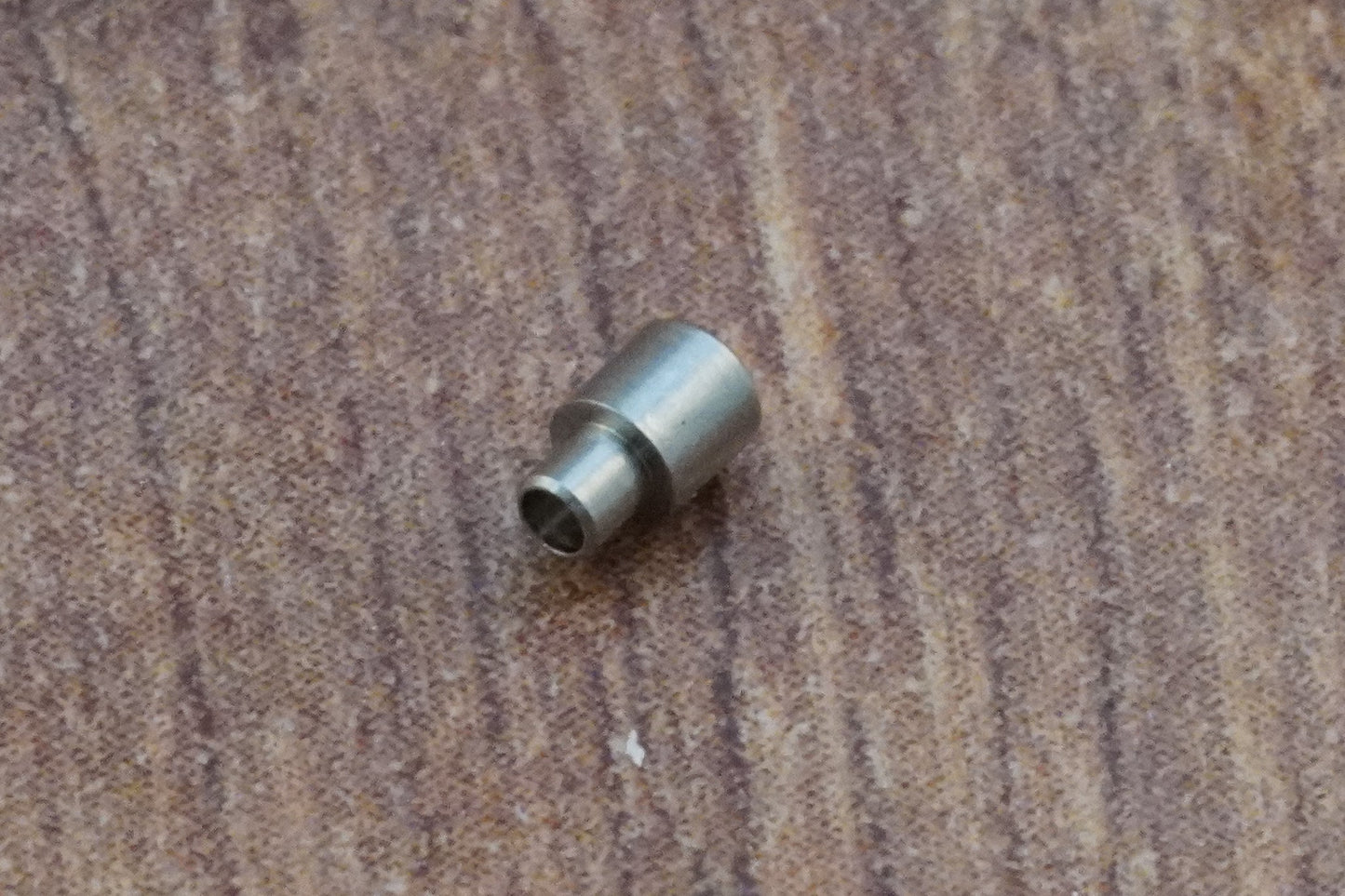 Omega Pendant Case Tube 090ST0251