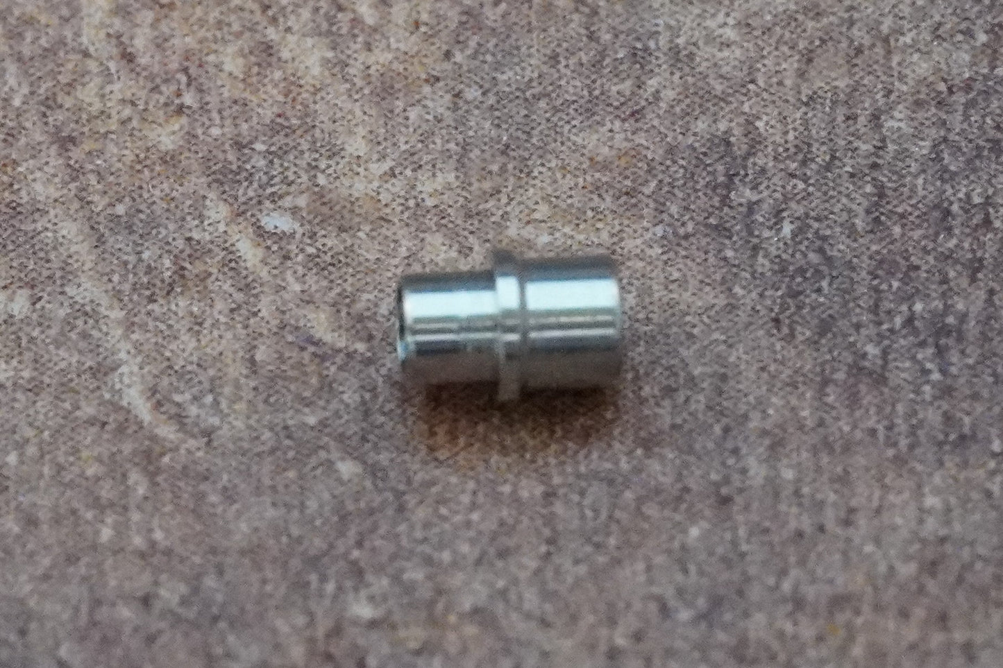 Omega Pendant Case Tube 090ST4202