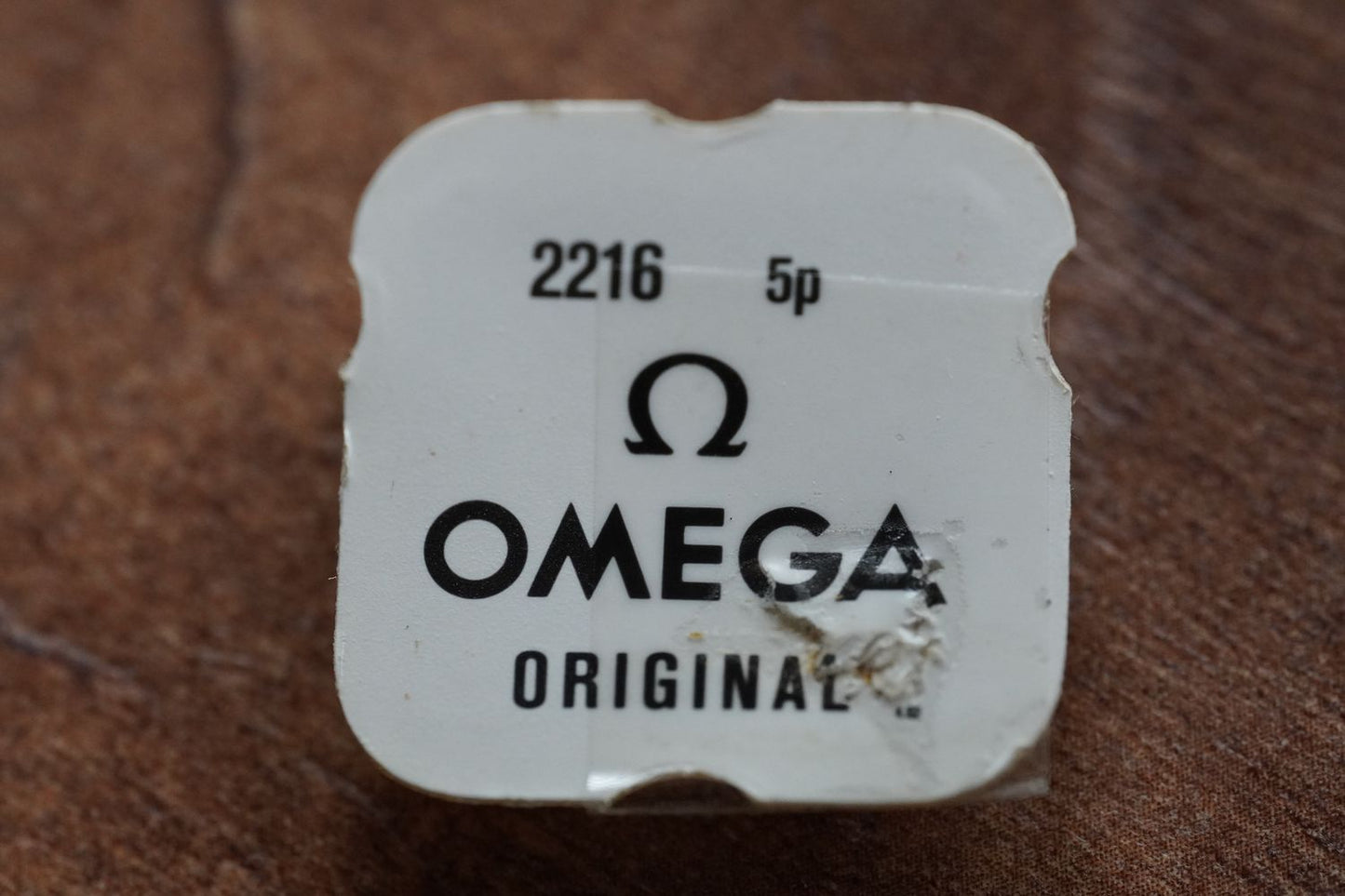 Omega screw 2216