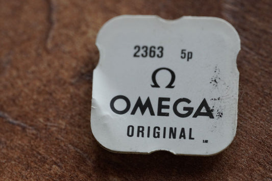 Omega screw 2363