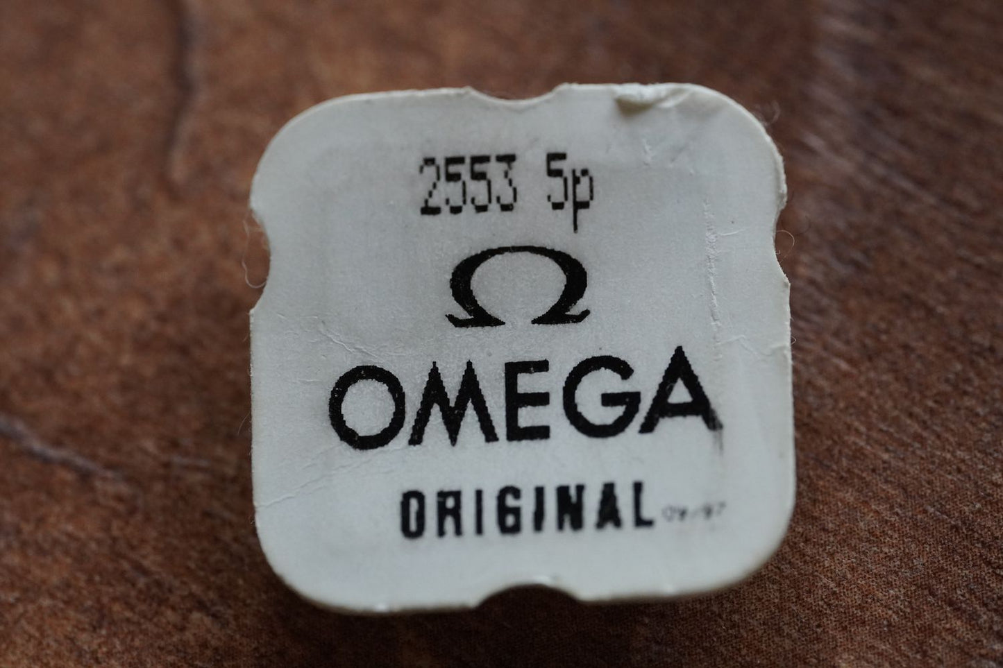 Omega screw 2553