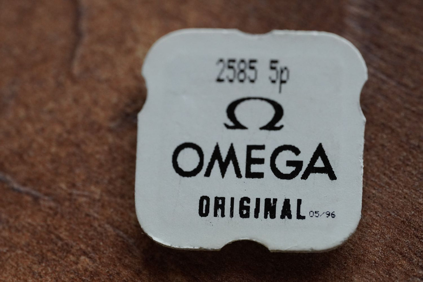 Omega screw 2585