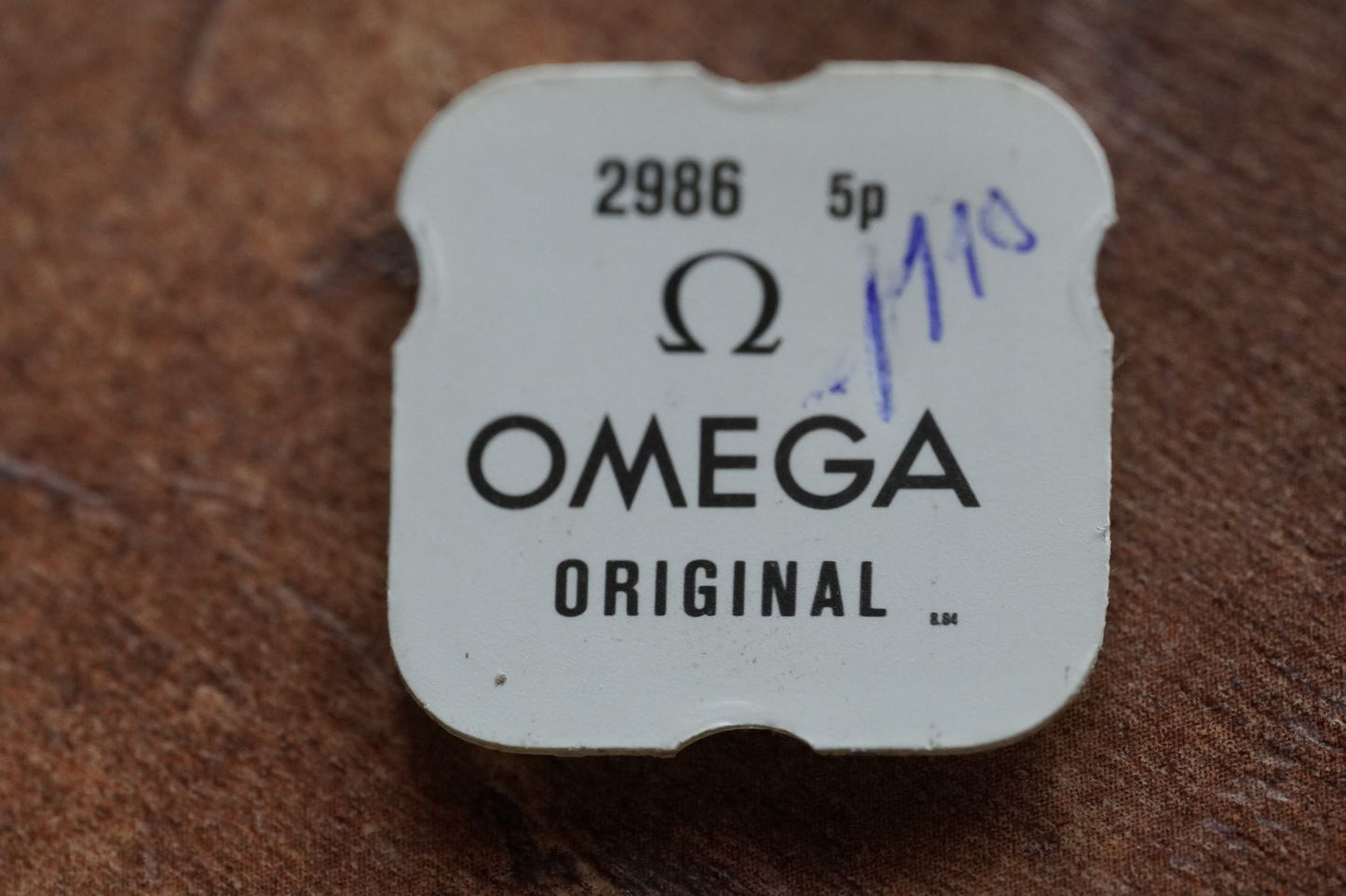 Omega screw 2986