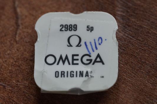 Omega screw 2989